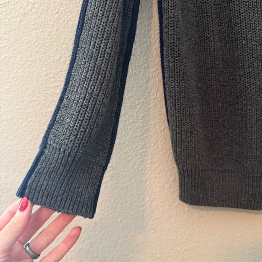 Urban Outfitters Navy Blue & Gray Women’s Sweater - Picture 4 of 6